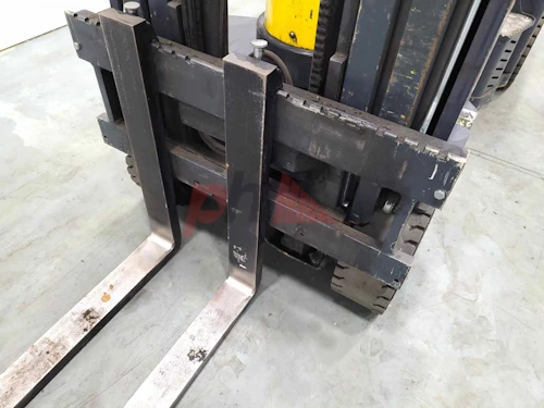 AISLE MASTER ARTICULATED FORKLIFT