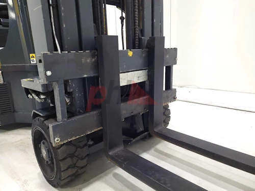 AISLE MASTER ARTICULATED FORKLIFT
