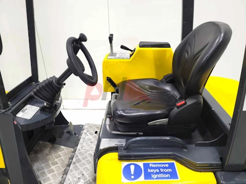 AISLE MASTER ARTICULATED FORKLIFT