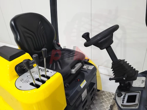 AISLE MASTER ARTICULATED FORKLIFT