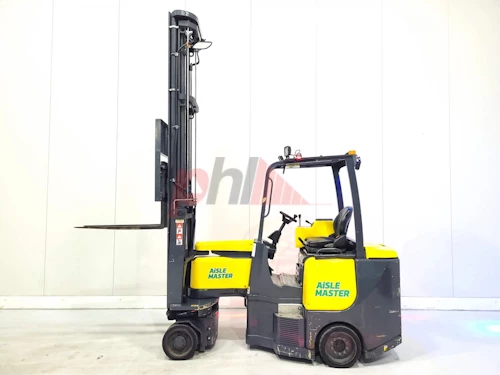 AISLE MASTER ARTICULATED FORKLIFT