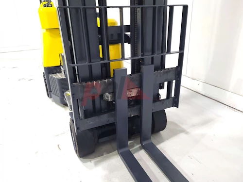 AISLE MASTER ARTICULATED FORKLIFT
