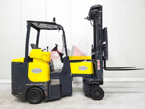 AISLE MASTER ARTICULATED FORKLIFT