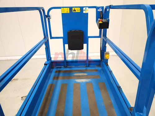 OTHER VEHICHLE SCISSOR LIFT