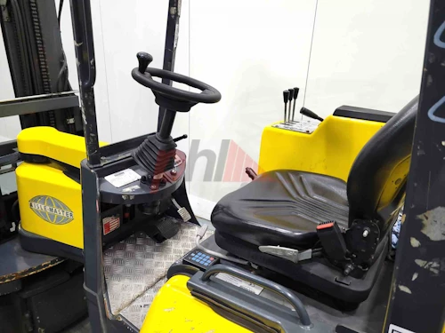 AISLE MASTER ARTICULATED FORKLIFT