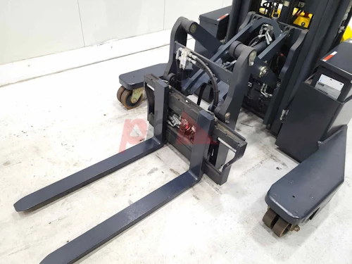 COMBILIFT STACKER, REACH