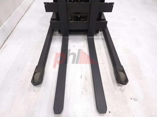 BT STACKER, STRADDLE