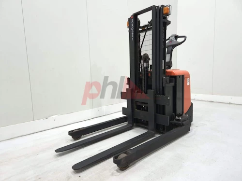 BT STACKER, STRADDLE