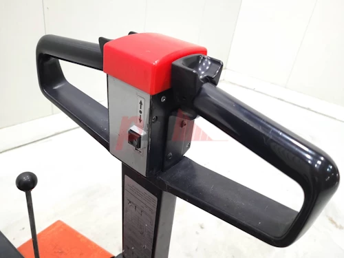 BT STACKER, STRADDLE