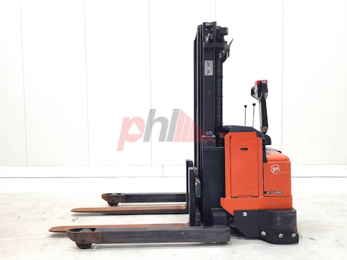 BT STACKER, STRADDLE