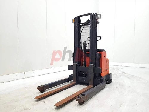 BT STACKER, STRADDLE