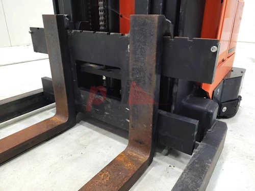 BT STACKER, STRADDLE