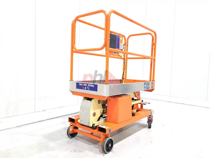 JLG SCISSOR LIFT