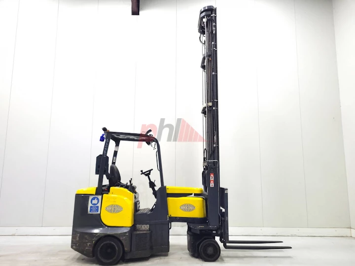 AISLE MASTER ARTICULATED FORKLIFT
