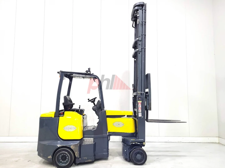 AISLE MASTER ARTICULATED FORKLIFT