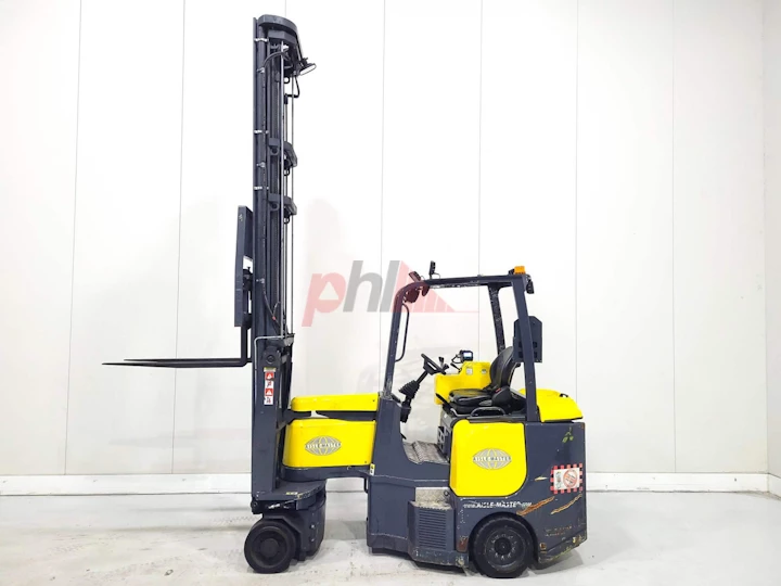 AISLE MASTER ARTICULATED FORKLIFT