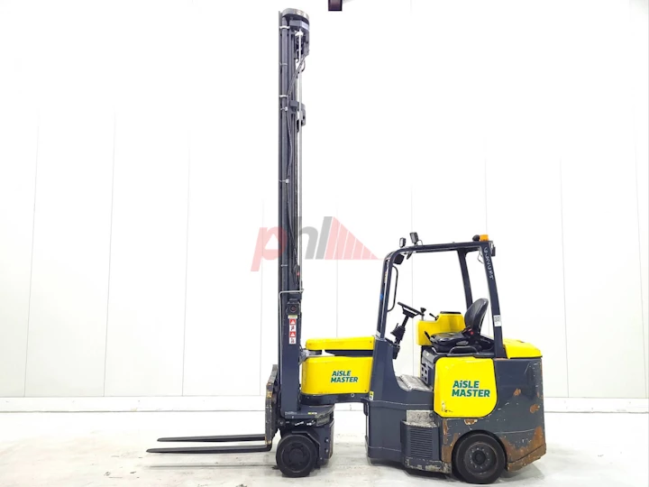 AISLE MASTER ARTICULATED FORKLIFT