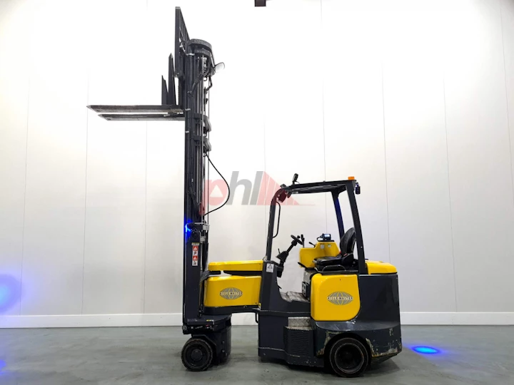 AISLE MASTER ARTICULATED FORKLIFT