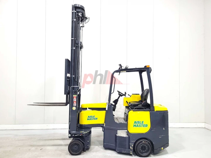 AISLE MASTER ARTICULATED FORKLIFT