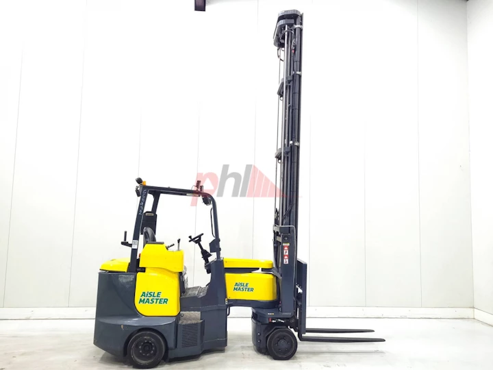 AISLE MASTER ARTICULATED FORKLIFT