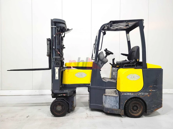 AISLE MASTER ARTICULATED FORKLIFT