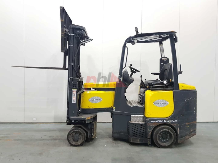 AISLE MASTER ARTICULATED FORKLIFT