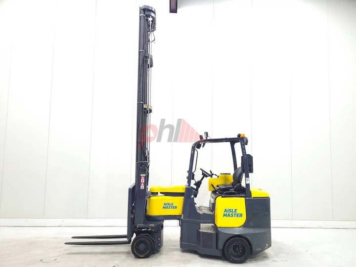 AISLE MASTER ARTICULATED FORKLIFT