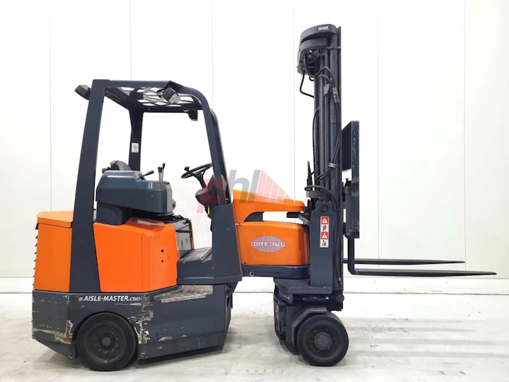 AISLE MASTER ARTICULATED FORKLIFT