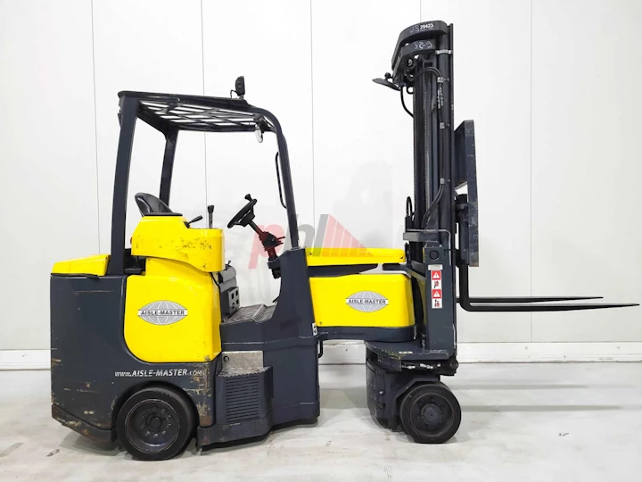 AISLE MASTER ARTICULATED FORKLIFT