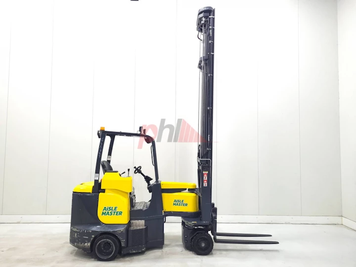 AISLE MASTER ARTICULATED FORKLIFT