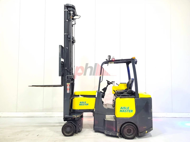 AISLE MASTER ARTICULATED FORKLIFT