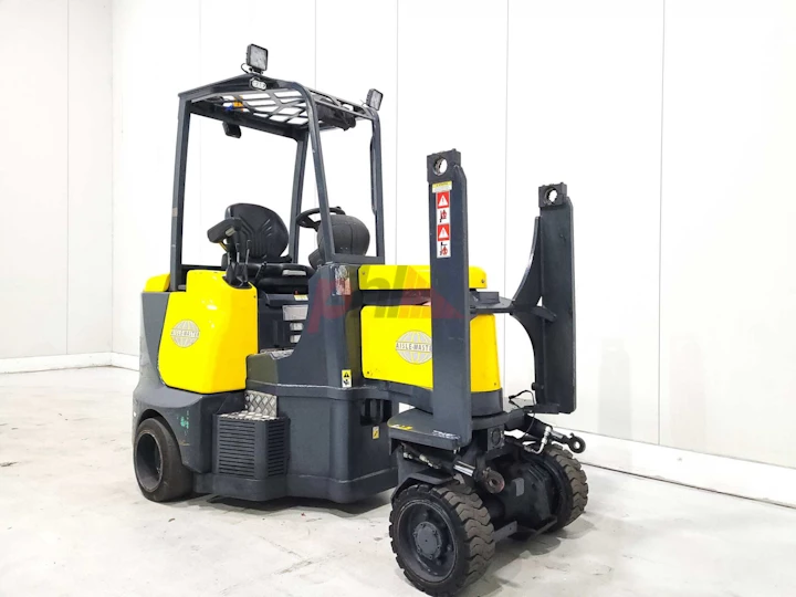 AISLE MASTER ARTICULATED FORKLIFT