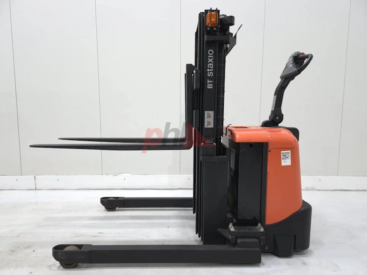 BT STACKER, STRADDLE